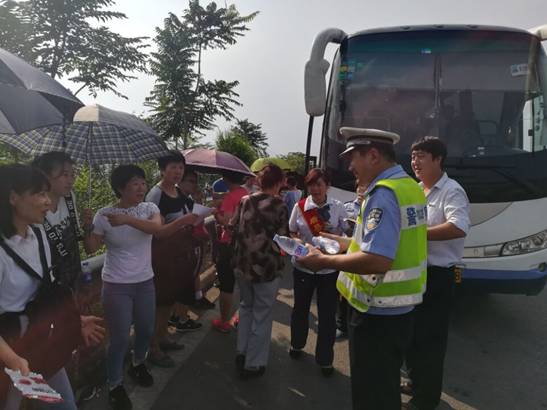 C:\Users\Administrator\Desktop\唐縣停車(chē)區(qū)獻(xiàn)真情20170809.files\image004.jpg C:\Users\Administrator\Desktop\唐縣停車(chē)區(qū)獻(xiàn)真情20170809.files\image004.jpg